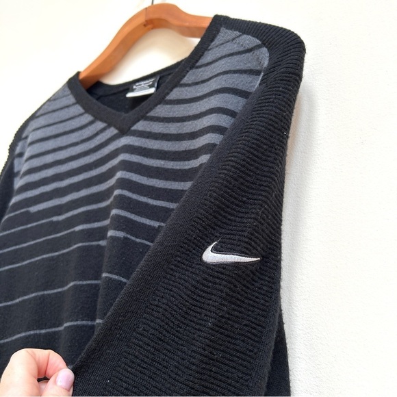 Nike Merino Wool Golf Performance Sweater Black Grey Stripe, Size Medium - Picture 6 of 11